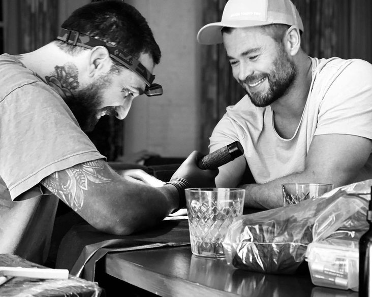 Диллон Форте сделал новую татуировку Крису Хемсворту