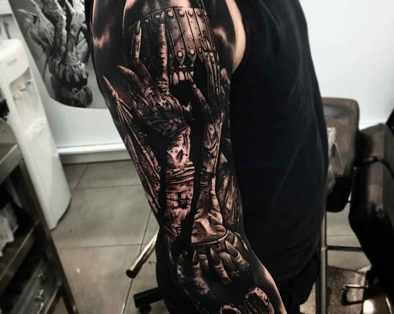 Гиперреалистичные черно-серые татуировки Drew Apicture